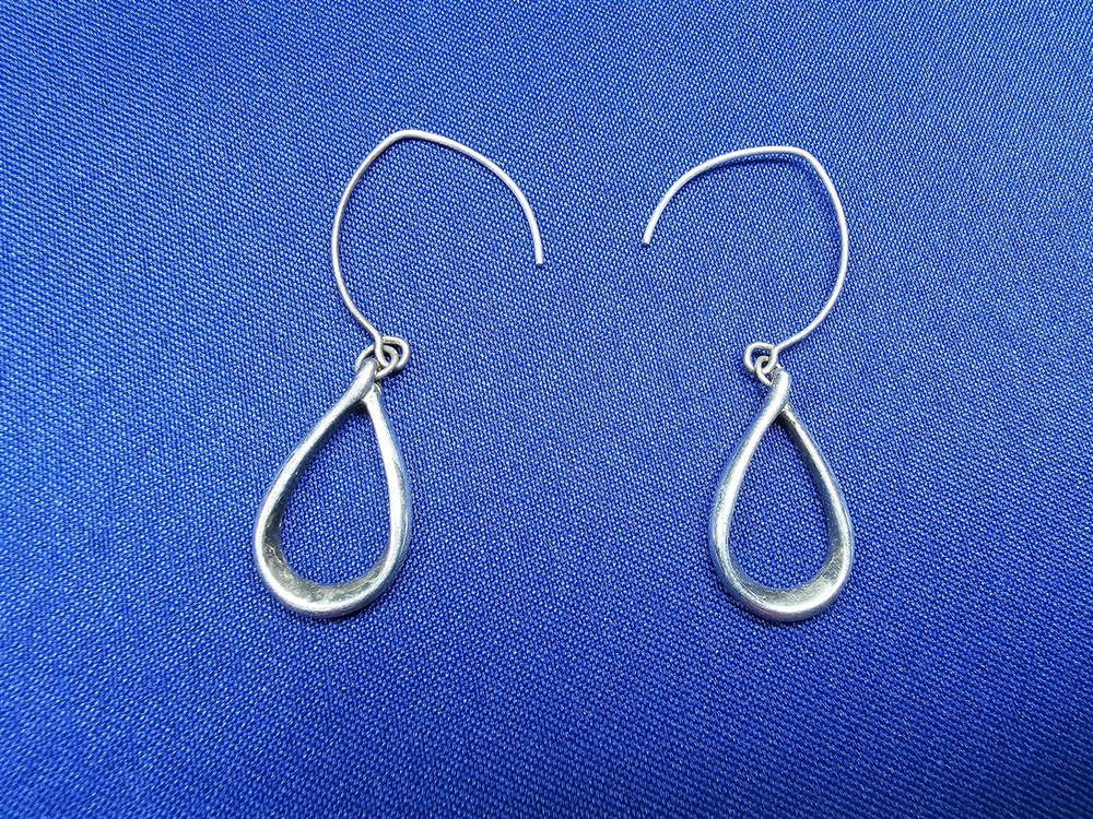 Grandma Grabe's Beautiful Vintage 925 Sterling Silver Teardrop 2.52G Earrings