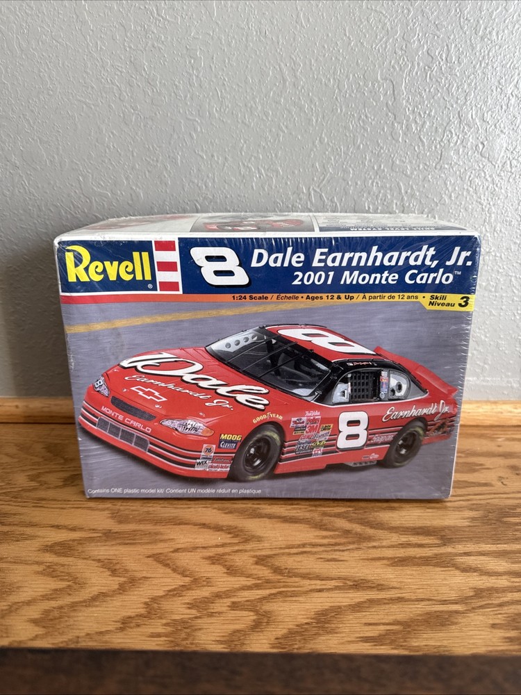 Revell #8 Dale Earnhardt, Jr. 2001 Monte Carlo Scale 1:24 Model #852358 NEW