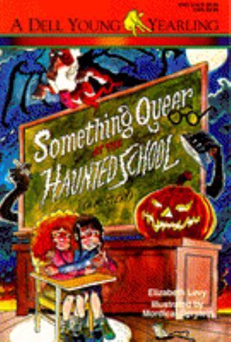 SOMETHING QUEER AT THE HAUNTED SCHOOL; Ye- 0440484618, Elizabeth Levy, paperback