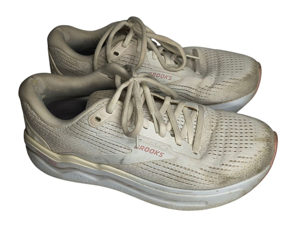 Size 8 - Brooks Ghost Max 2 Coconut Milk/Gray/Zephyr  Women's Sneakers