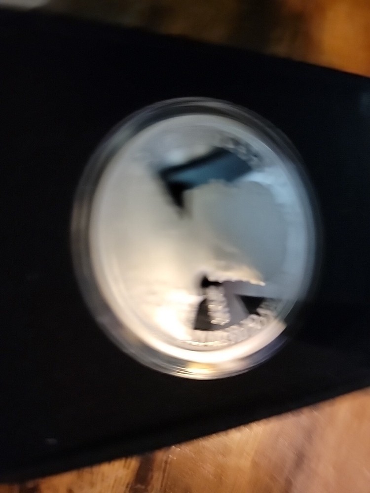 Гавайская серебряная монета 1 унция ГЕРБ КОРОЛЕВЫ ЛИЛИУОКАЛАНИ ДЕТАЛЬ ГЕРБА