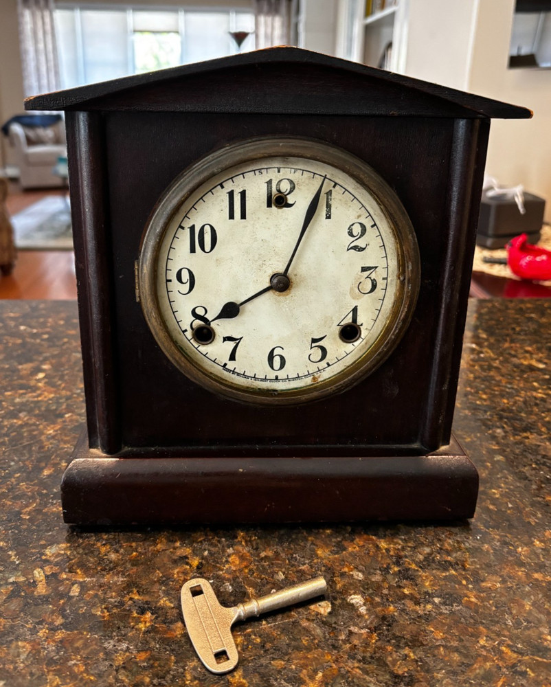 Antique Mantle Clock. 