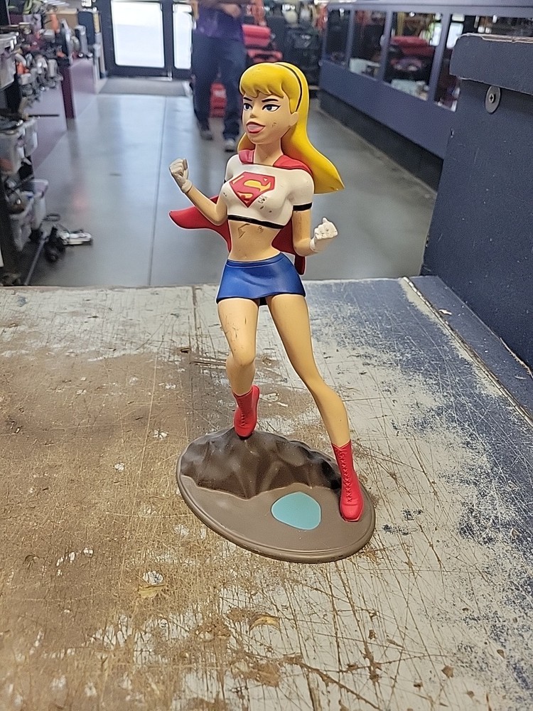 Femme Fatales Superman The Animated Series Supergirl Statue