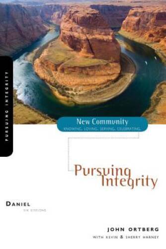 Daniel: Pursuing Integrity (New Community Bible Study Series) - Paperback - GOOD