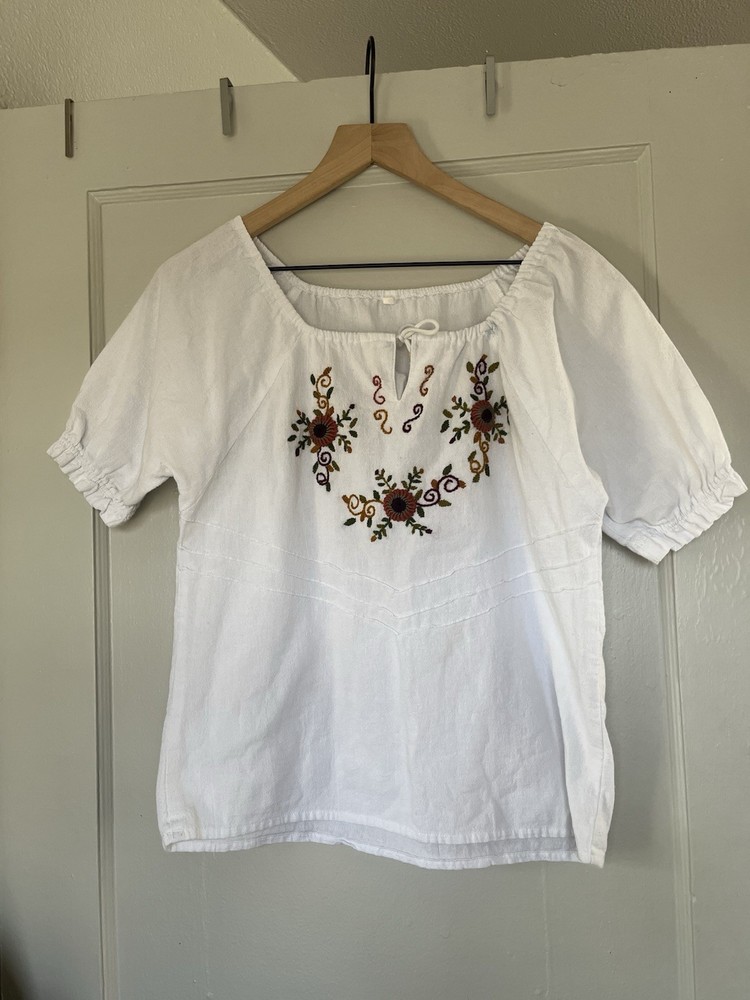 women’s size medium white embroidered floral peasant top puff sleeves boho