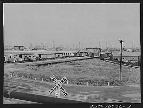 Photo:Oklahoma City Oklahoma 1900s Oil Field Railroad Crossing