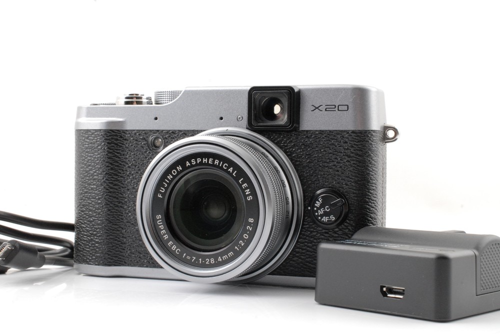 Near Mint Fujifilm X20 Silver 12MP Compact Digital Camera Japan Import