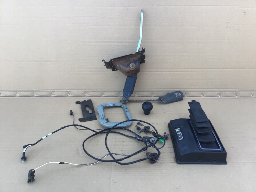 1990 Chevy GMC Suburban NP241 Transfer Case Floor Shifter Passenger Side Drop