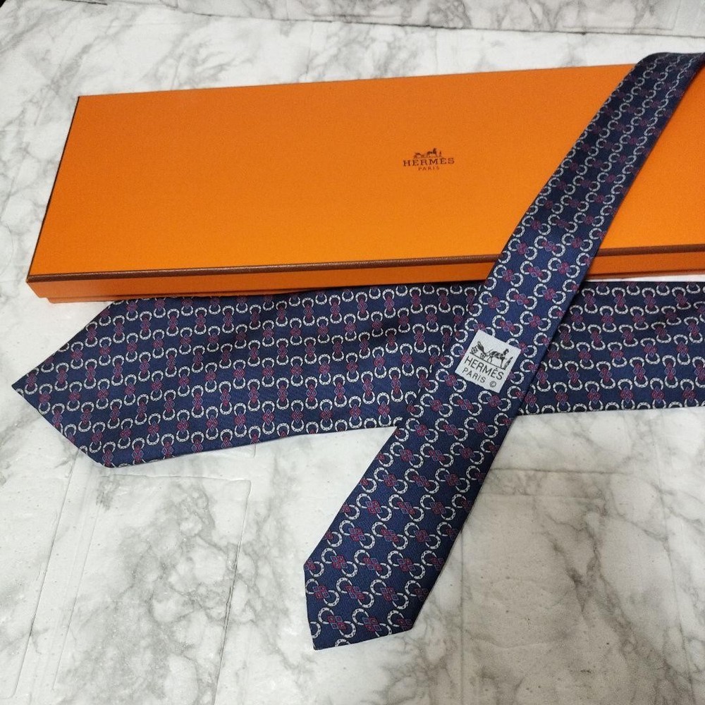 HERMES Necktie Tie All over horse hoof pattern Made in France Navy 100% Silk