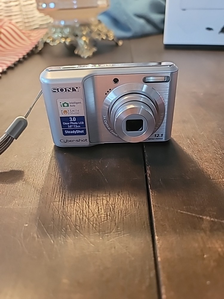 Vintage Sony Cyber Shot Camera with Paperwork, Case in Great Working Condition