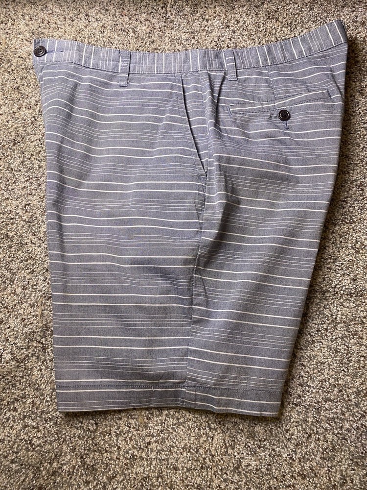 Men’s Dockers Gray And White Striped Shorts NWOT Sz 33”