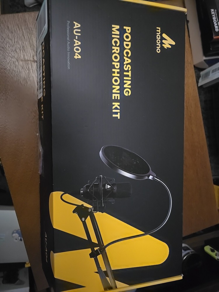 Maono AU-A04 Podcasting Microphone Kit, Professional Audio Innovation