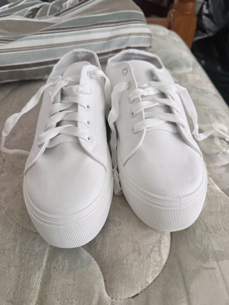 White Tennis Shoes Slip On Tie Size 8 Women's Tennis Shoes New
