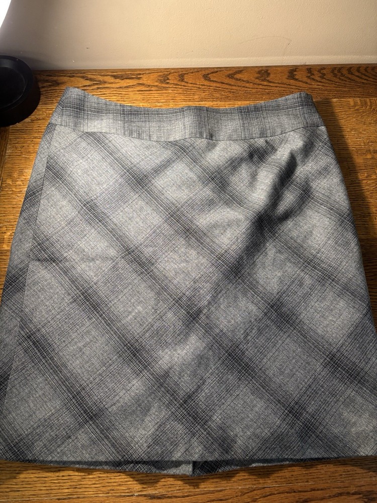 The Limited gray/black plaid pencil skirt, back zip, lined, size 12