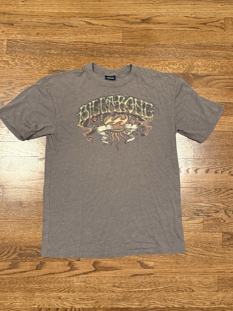 Y2K Billabong Graphic Surf Tee – XL – Tribal Flame Heart Logo Vintage