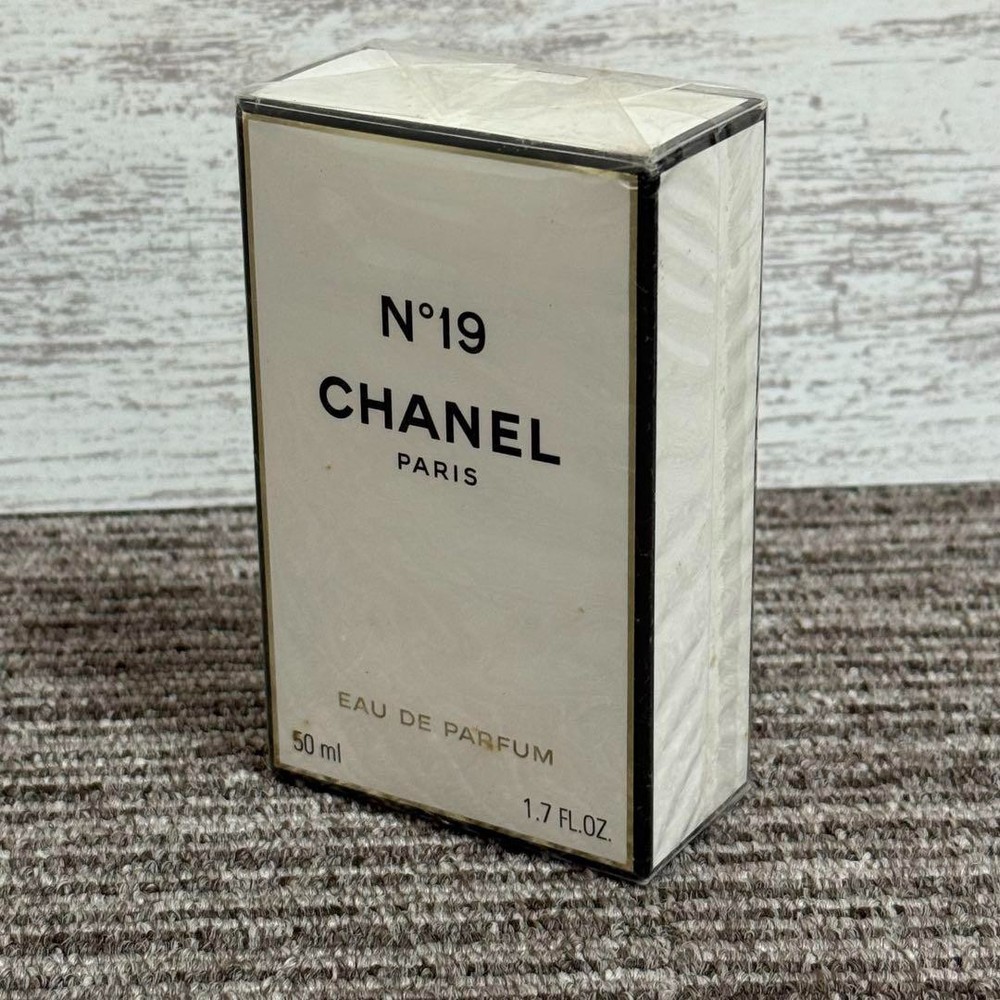 CHANEL No19 Eau de Parfum 50ml 1.7oz NEW with Box AY1