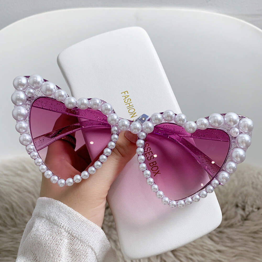 Heart-Shaped Sunglasses with UV400 Protection, Resin Frame, Oval PC Lenses, Tren