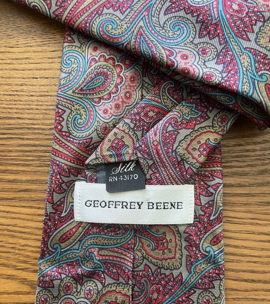GEOFFREY BEENE Vtg Purple Blue Paisley Silk NECKTIE TIE