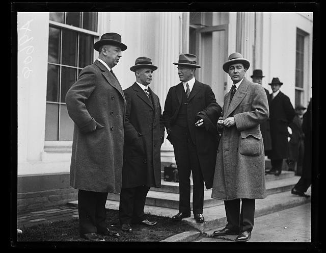Photo:Washington DC White House Group of Men 1910s Hats Coats