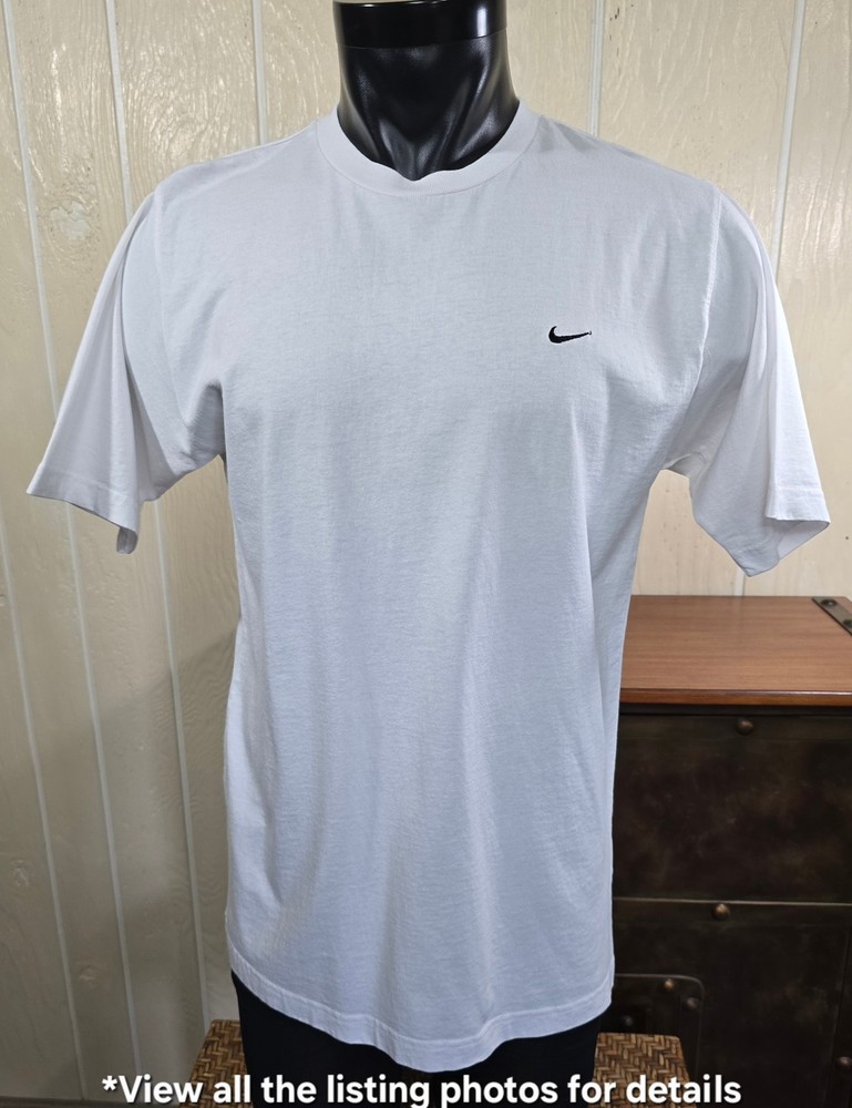 NikeSwoosh Embroidered Logo Men's White T-shirt Sz M