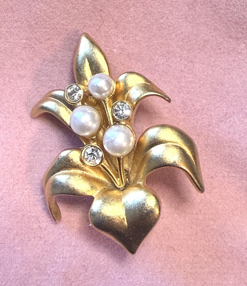 Swarovski Vintage Gold Tone Crystal & Faux Pearl Lily Flower Brooch Pin Swan