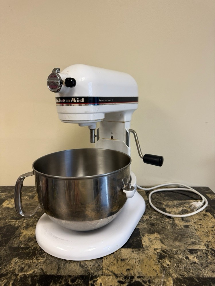 Kitchenaid Professional 6 lift stand mixer with 6 Qt Bowl model KP2671XWH-Tested