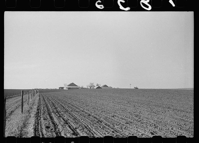 Photo:Jasper County Iowa 1940 Corn Planting Farm Field Planter Oiling