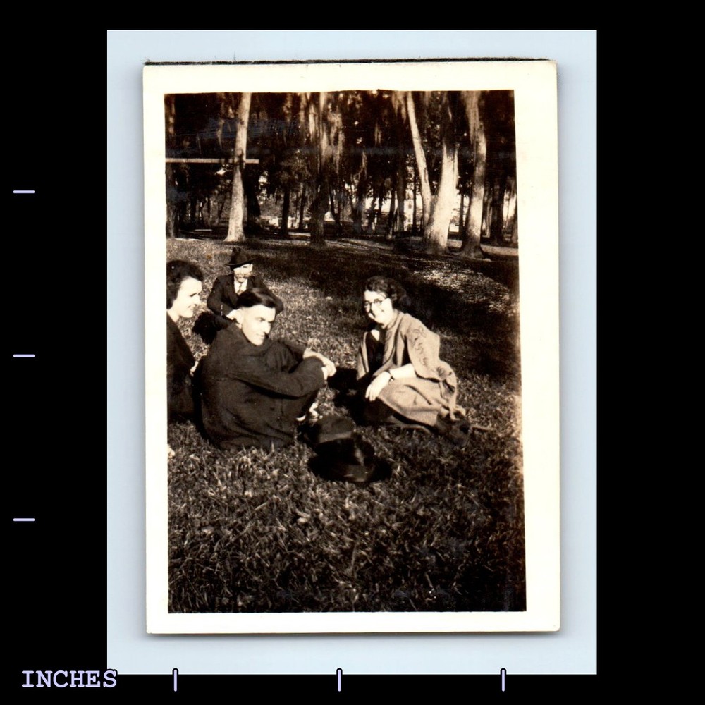 Old Vintage Photo MEN WOMEN SITTING IN PARK