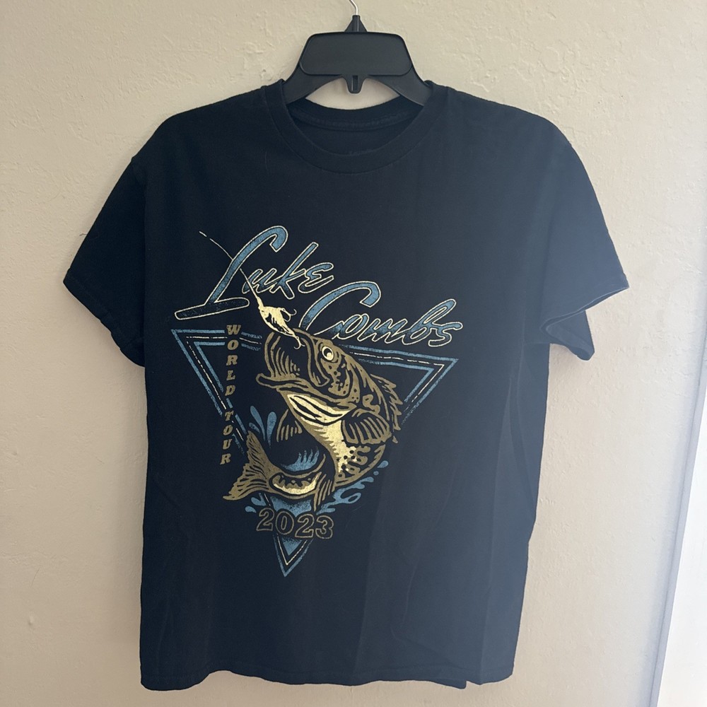 Luke Combs World Tour 2023Concert Fishing Graphic T-Shirt ~ Men’s Medium~