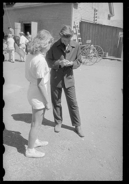 Photo:Elvis Presley 1956 teen fan signing autograph candid photo