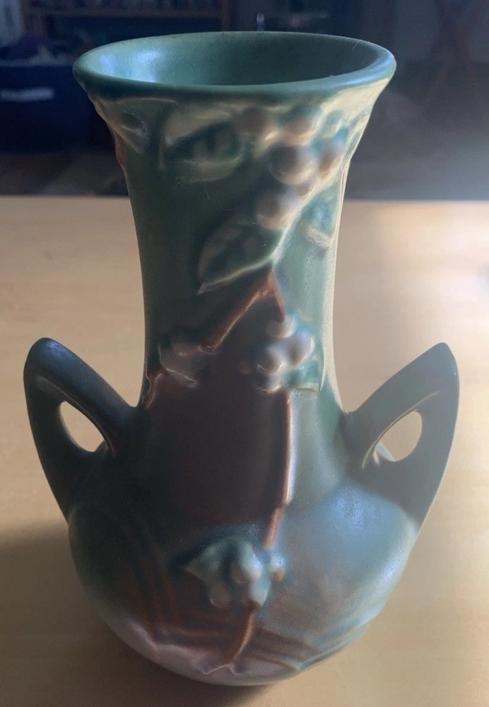 Vintage 1947 Roseville Pottery Snowberry Vase In Green