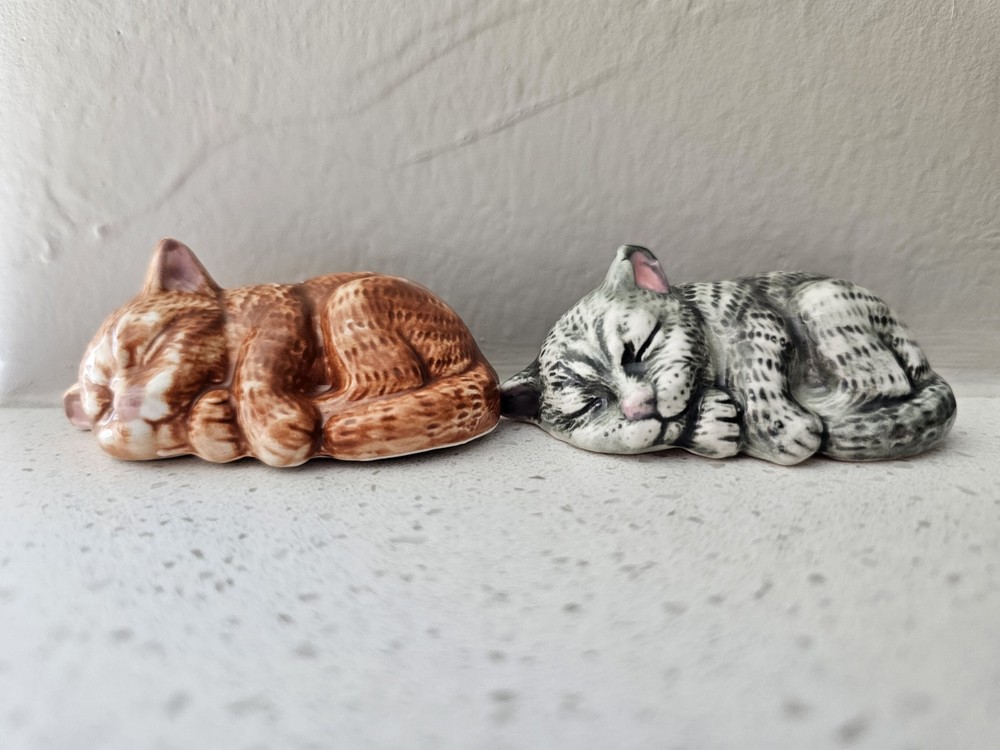 Cracker Barrel Mini Sleeping Cats Salt & Pepper Shakers New