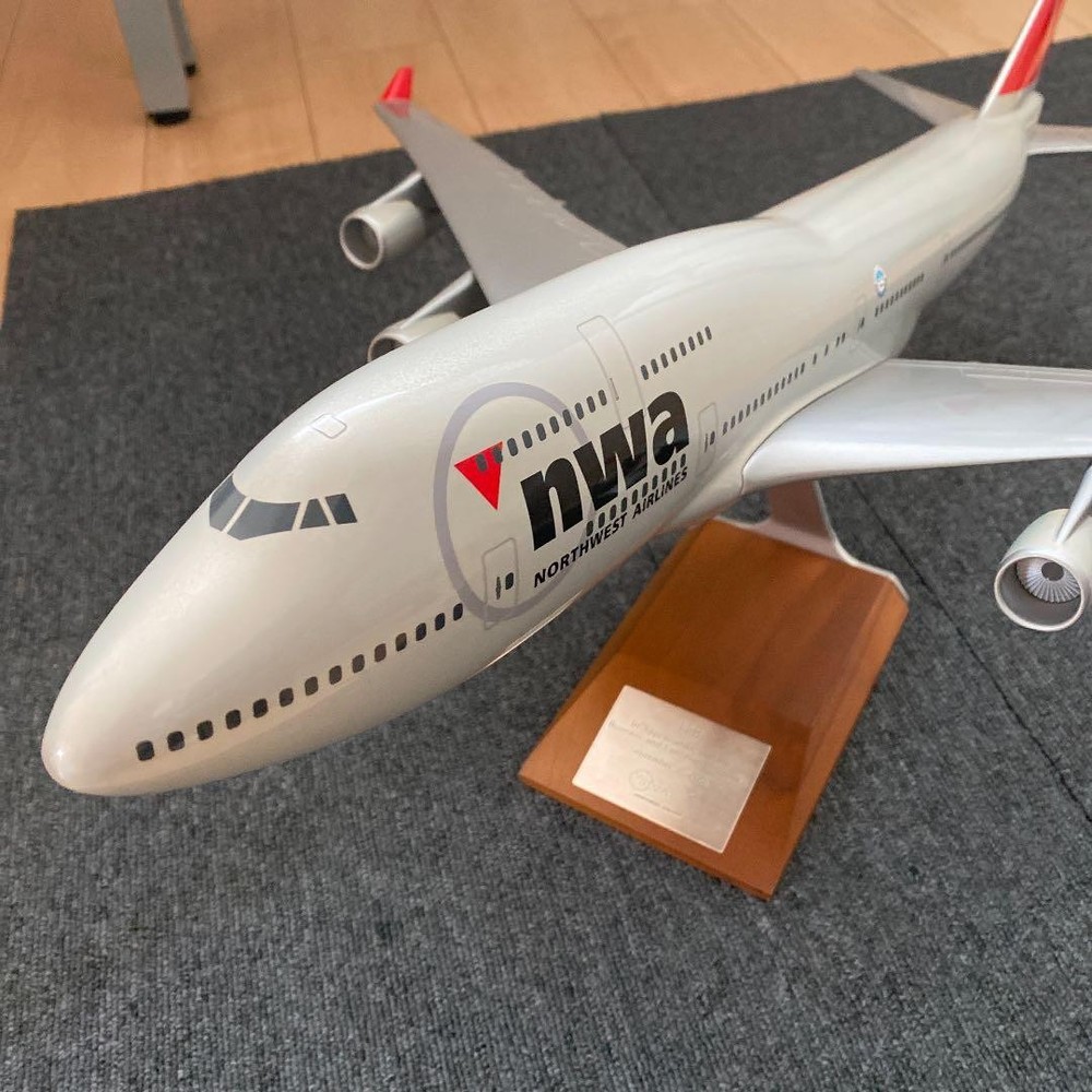 Boeing 747 1/100 Model Northwest Super Jumbo #f0c22a