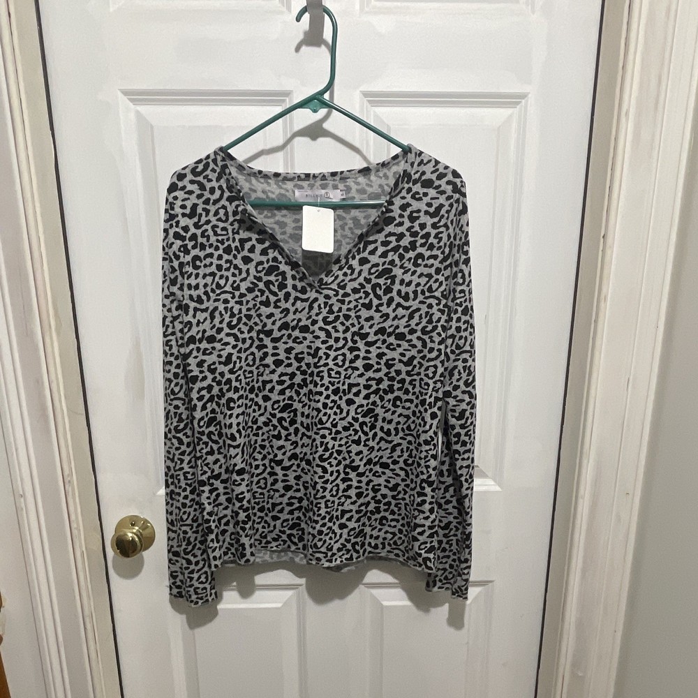 BILLY T Women’s Gray/Black Animal Print V-Neck Knit Pullover Top Size S