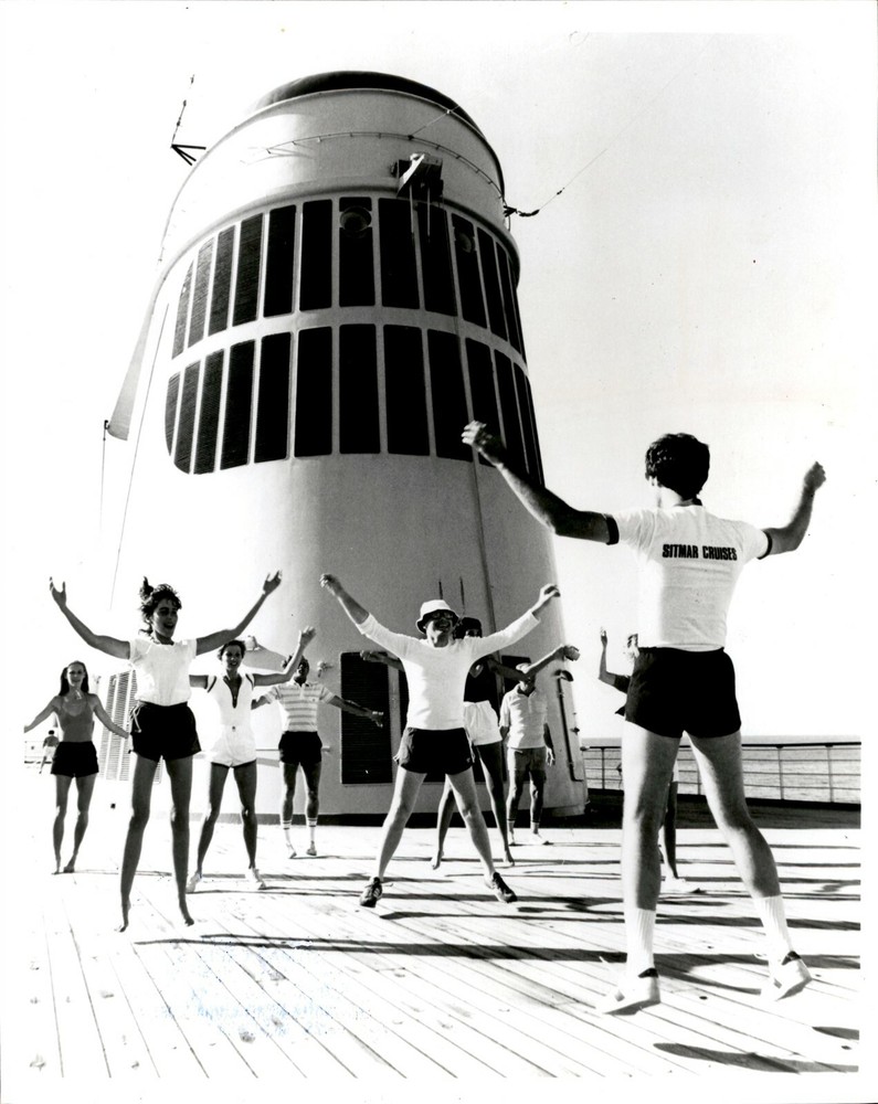 LG910 Original Photo SITMAR CRUISE SHIP AEROBICS CLASS Recreational Vacation