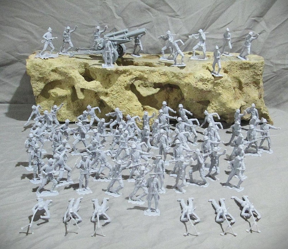 72 Plastic German Gray  Army Soldiers  WWll  MPC  Artillery Cannon