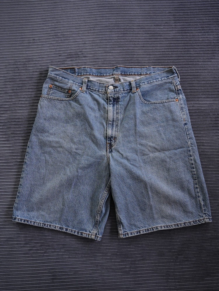 Levis 550 Shorts Men Sz W40 Medium Wash Relaxed Fit Zip Fly Belt Loops Straight