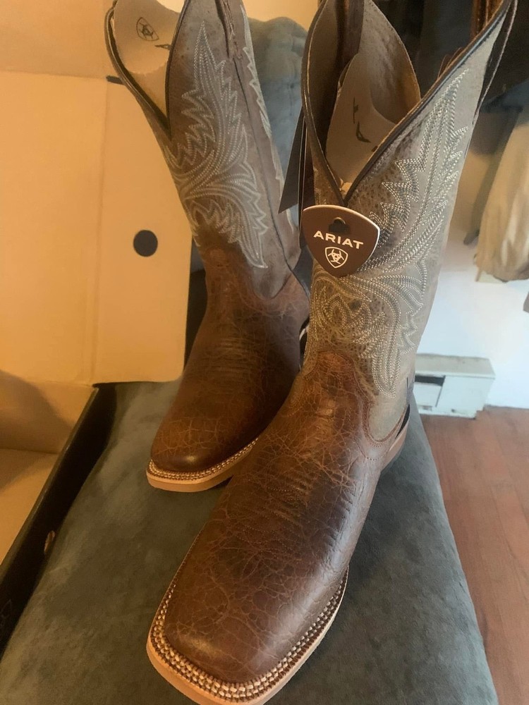 ariat boots 9.5 wide mens brand new still in box