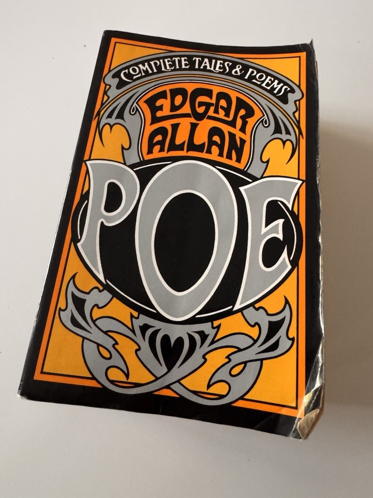 Edgar Allan Poe Complete Tales & Poems