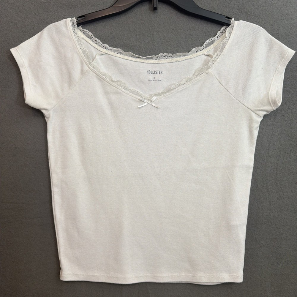 Hollister Baby Tee Wms  SZ S V Neck Satin Biw Lace Trim Y2K Coquette