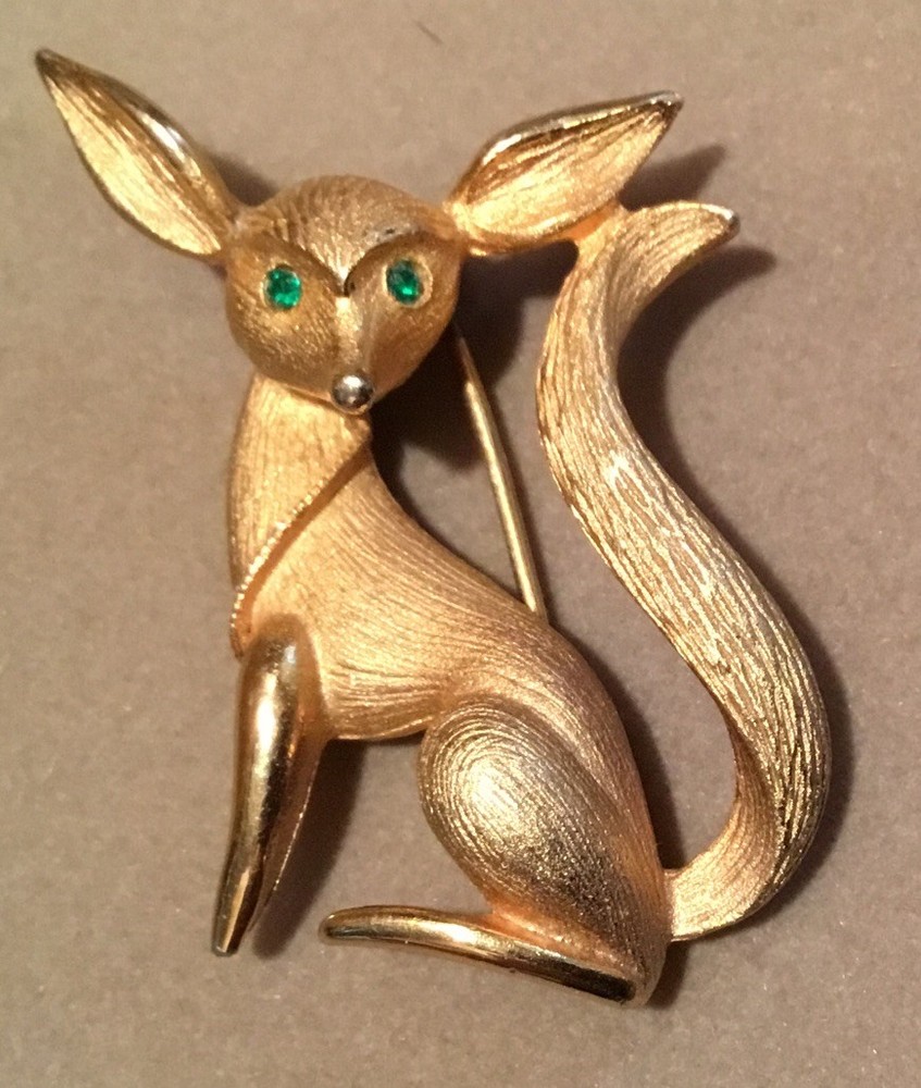 Vintage Signed JJ Gold tone Fennec Fox Brooch Pin Green Rhinestone Eyes