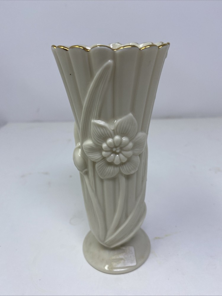 Lenox Ivory Daffodil Bud Vase. 24K Gold Trim Fine Porcelain