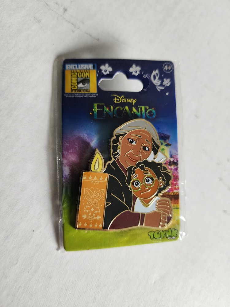 Disney SDCC Pins Encanto Mirabel Abuela Candle Pin Toynk Exclusive LE New-image