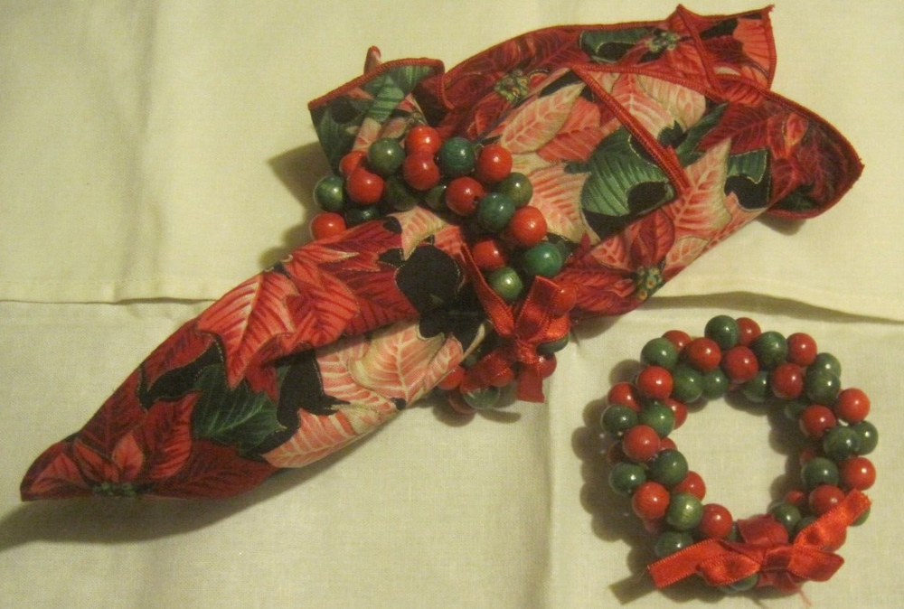 CHRISTMAS BOLD POINSETTIA W/GOLD ACCENT CLOTH 2 NAPKINS&RED/GREEN WOOD BEAD RING-image