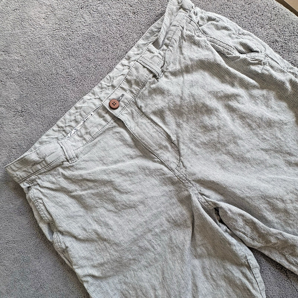 Tommy Bahama Mens 36 White Gray Linen Cotton Pinstriped Shorts Casual Beach