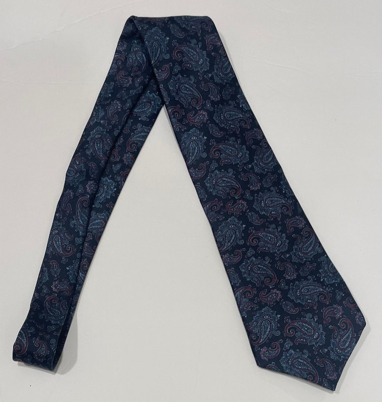 Vtg Yves Saint Laurent YSL Designer Silk Tie Navy Blue Paisley Made in USA