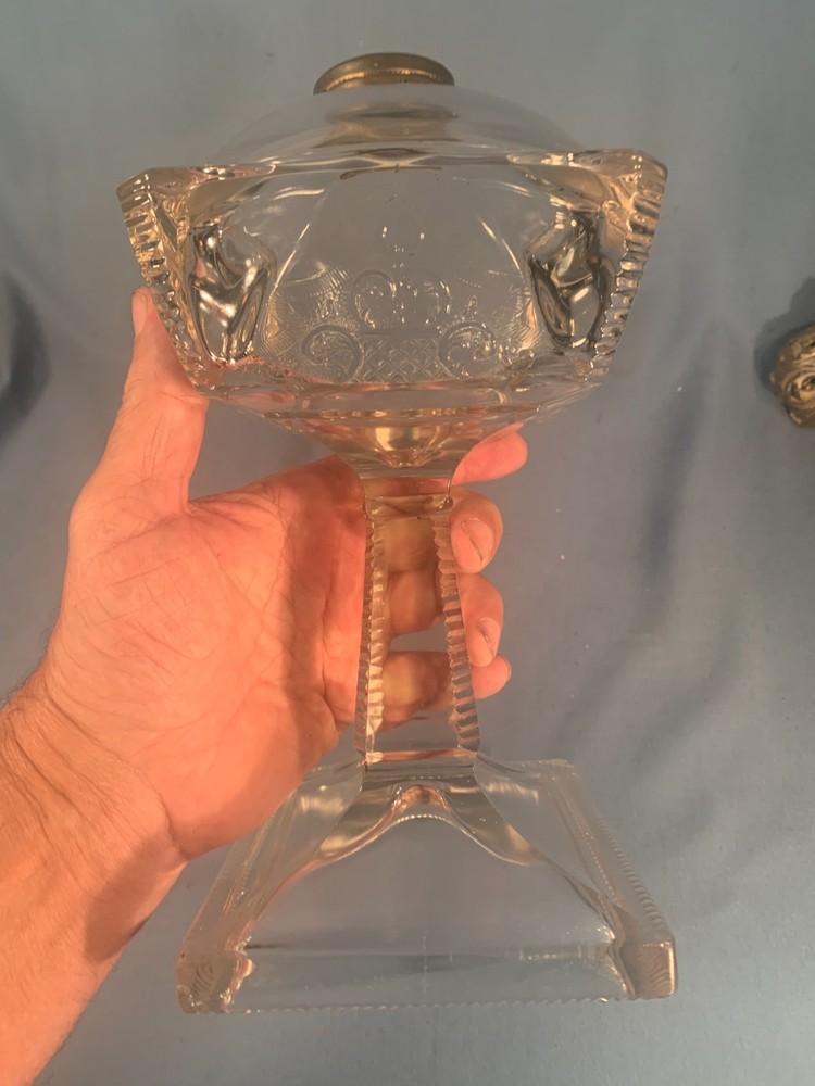 STUNNING C. 1890’s Antique EAPG CENTER MEDALLION Kerosene oil stand lamp