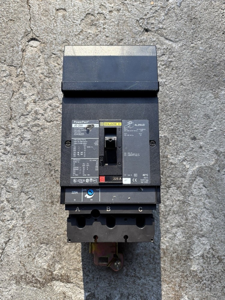 Square D JDA36225 3 Pole 225 Amp 600 Volt I-line PowerPacT Circuit Breaker