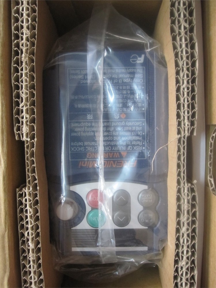 1Pc New Fuji Plc Inverter FRN1.5C1S-7C ky