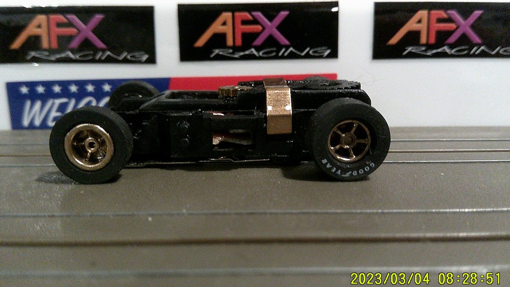 AUTOWORLD HO SCALE SLOT CAR X-TRACTION ULTRA G CHASSIS PAINTED GOLD CHROME RIMS
